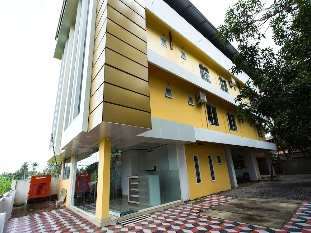 OYO 15599 Reem Residency