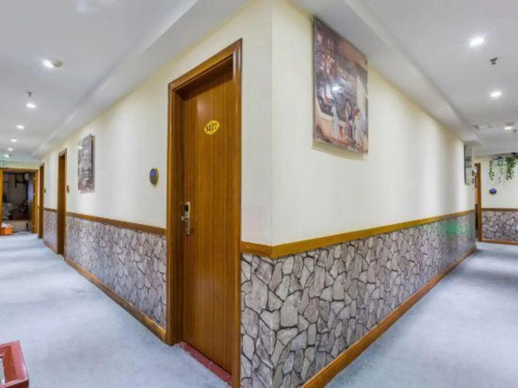 Shiyu Hotel (Guangzhou Chebei Metro Station)