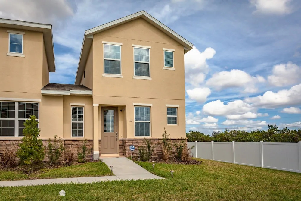 Holly Village-RU1070