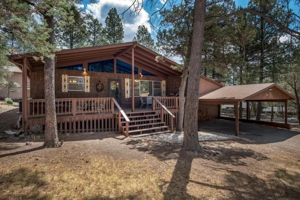 100 Whitt Retreat - Three Bedroom Cabin