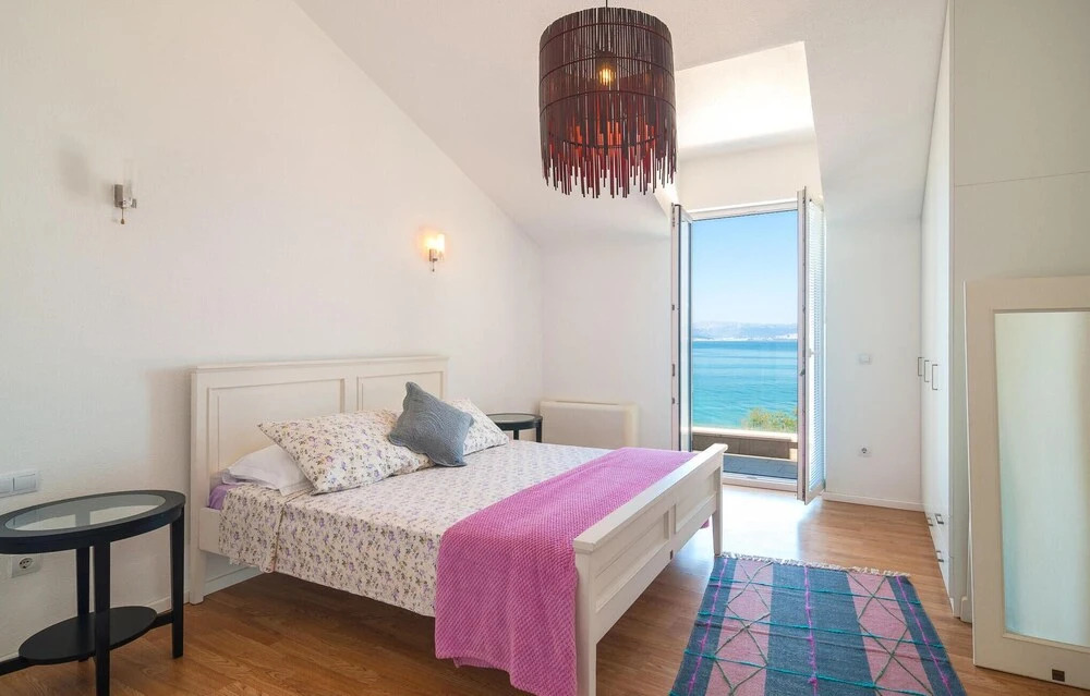 Beautiful Apartment in Sutivan With Wifi and 3 Bedrooms