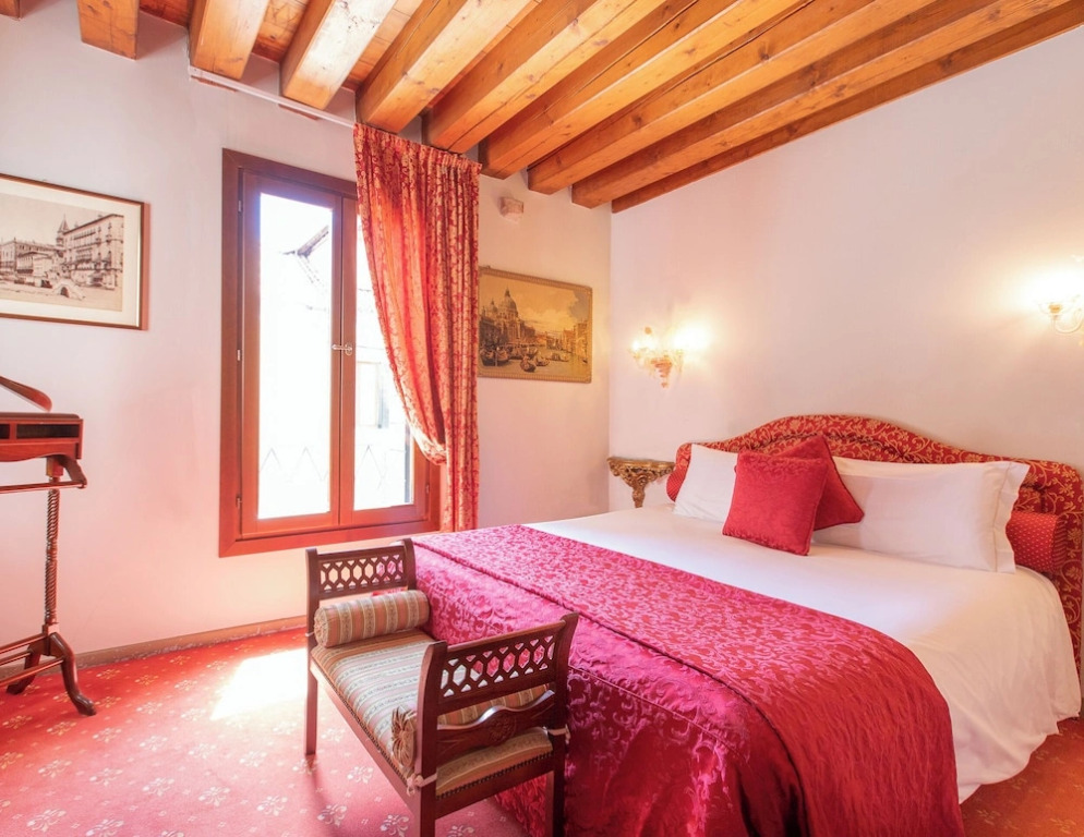 Foscolo Apartments