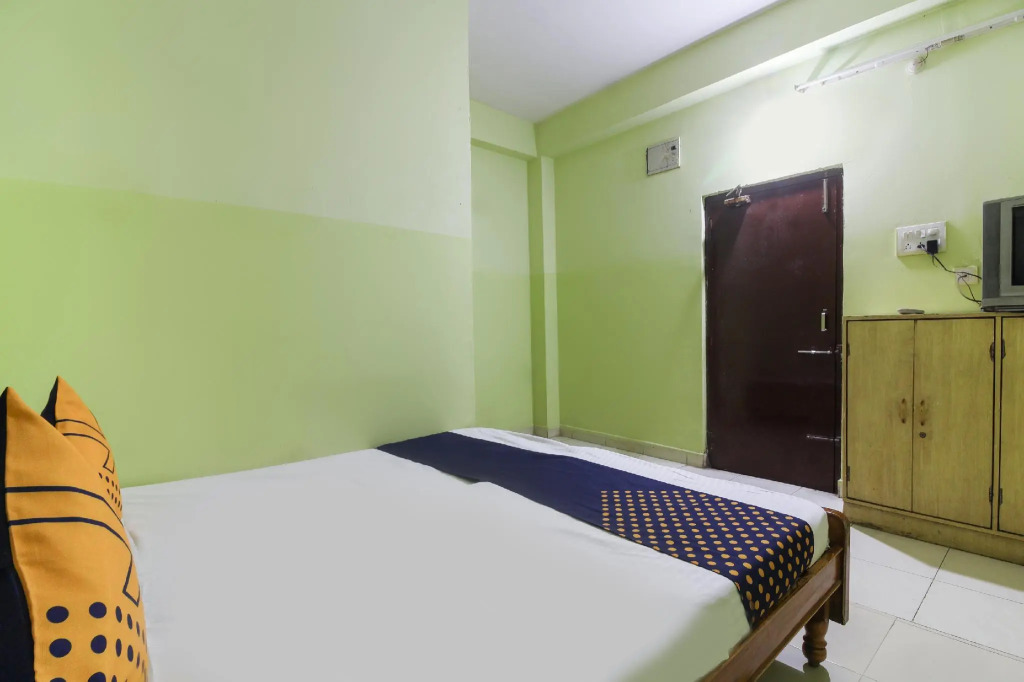 9 Star Guest House by OYO Rooms