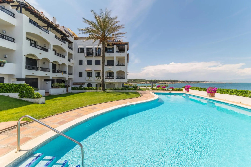 Lucia in L'Escala with 1 bedrooms and 1 bathrooms