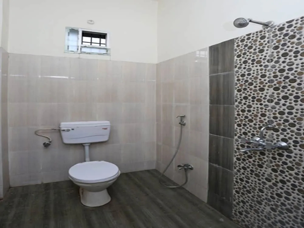 OYO 12376 Hotel Dhanraj