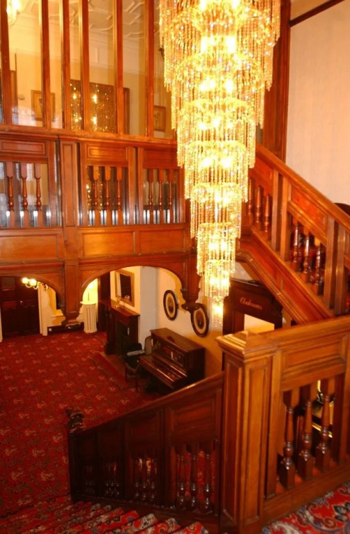 Springbank Manor