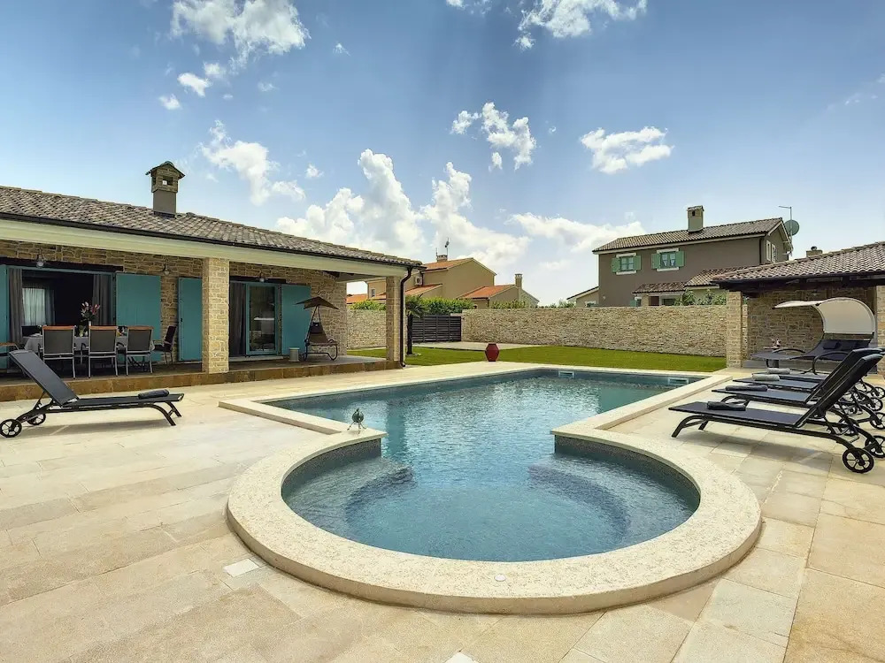 Lovely Holiday Home With Private Pool
