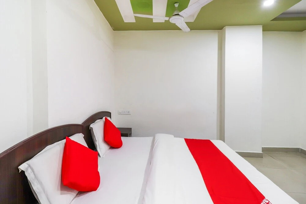 OYO 62748 Hotel Zeenat