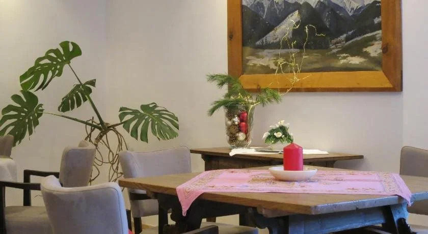 Gästehaus Schusser an der Therme, Frühstück, Doppelzimmer und Ferienwohnung