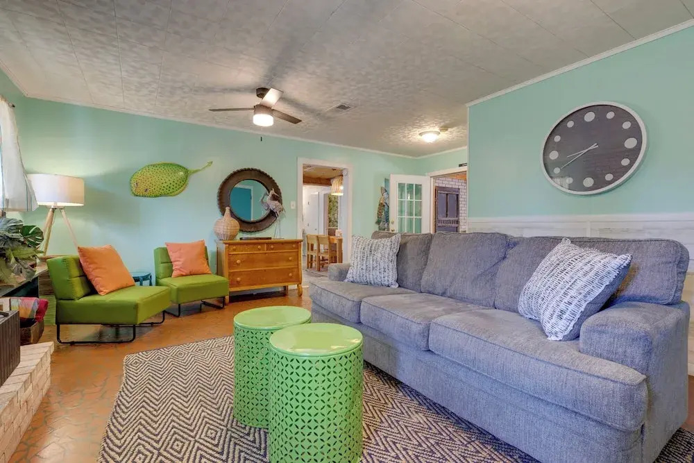 Vibrant Pass Christian Oasis - 3 Blocks to Beach!