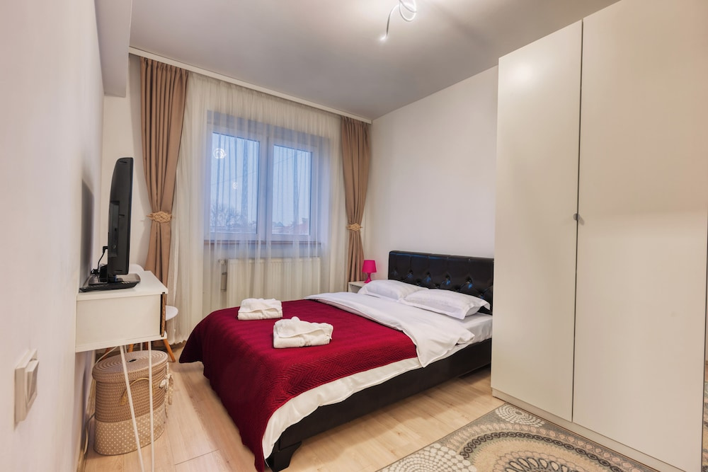 Modern 2 BR in Center - Pumo Properties