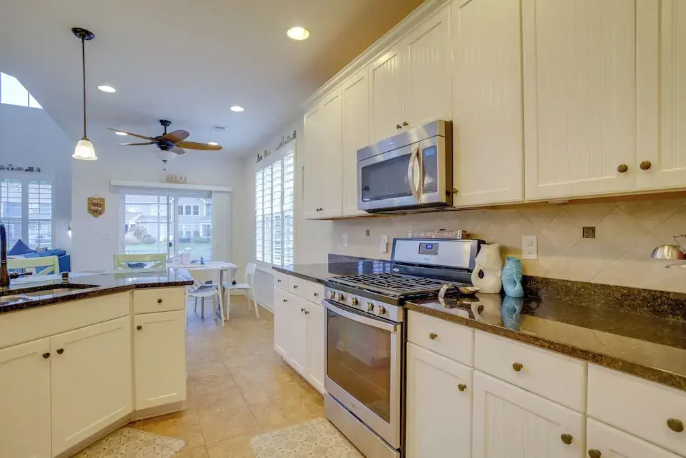 Shuttle to Beach: Millville Townhome w/ Porch