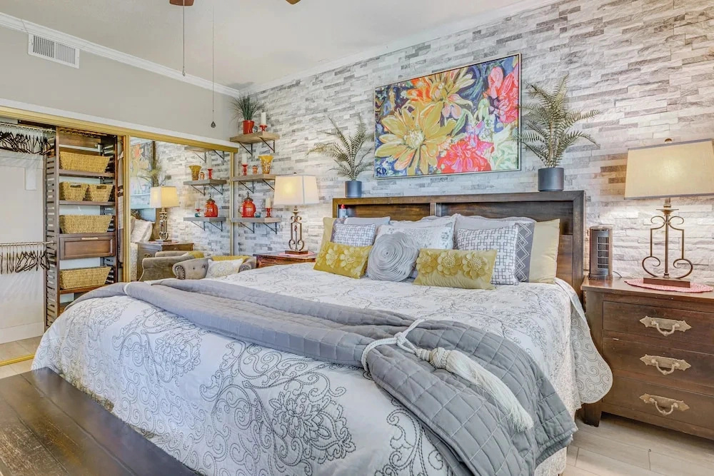 Pool Access & Patio! Palm Desert Golf Retreat