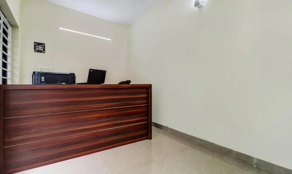 Itsy Hotels Rain Tulsi Stayz, Palarivattom Junction