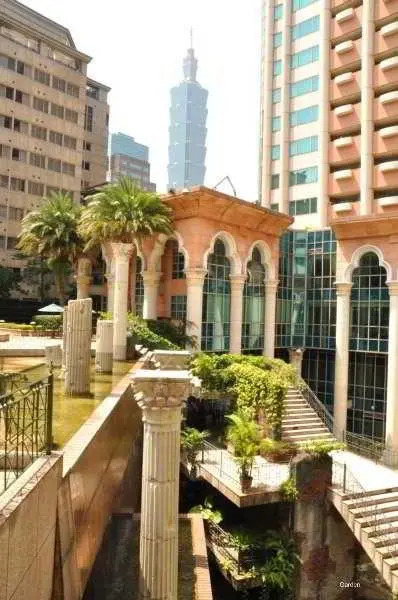 Agora Garden