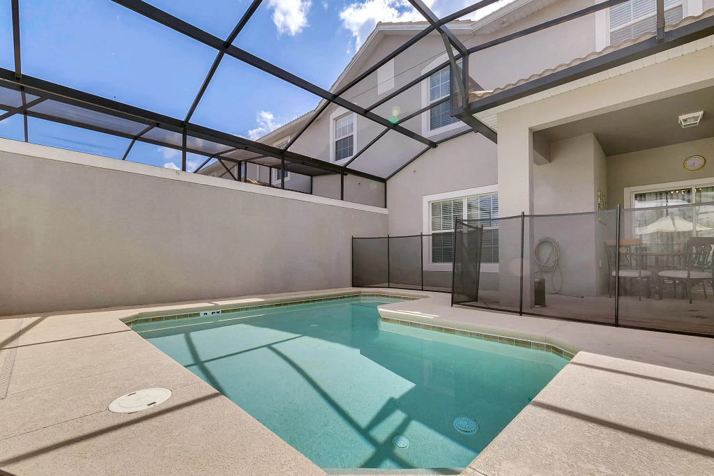 4 Bd 3 Ba Storey Lake 3150 Pp