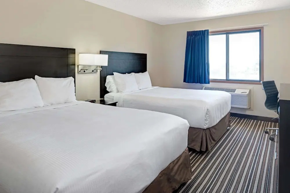 Super 8 By Wyndham Omaha I-80 West