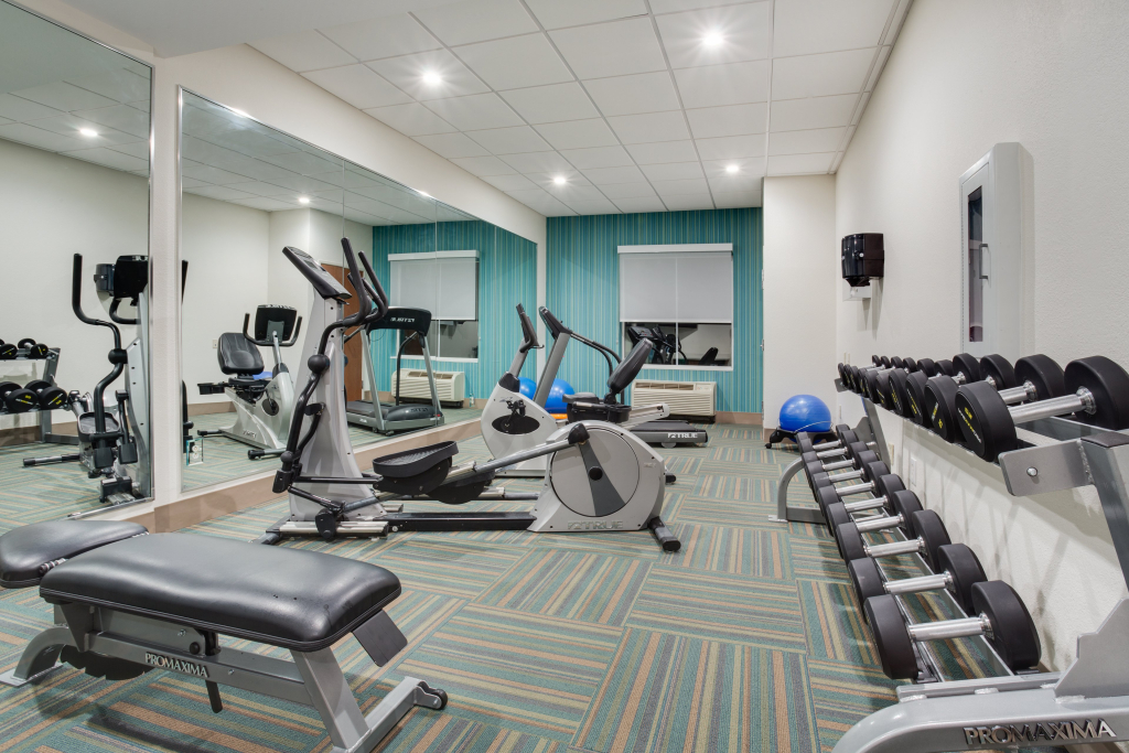 Holiday Inn Express & Suites. by IHG