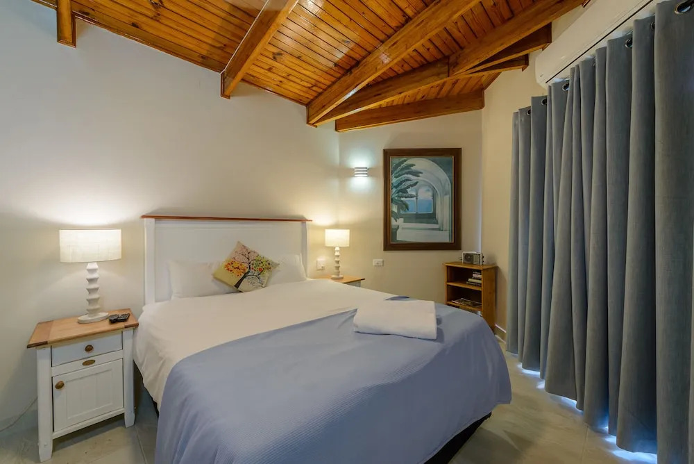 San Lameer Villa Rentals  3104