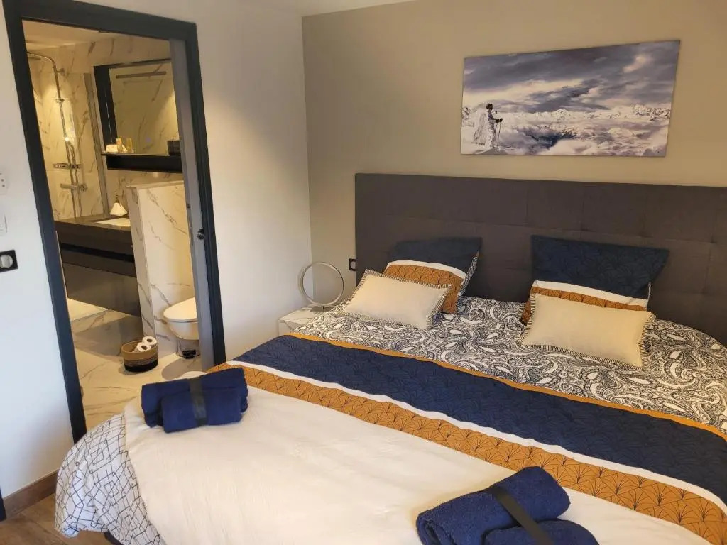 gîte du ruisseau 80m2, maison entière au calme, 2 chambres 2 salles de bain avec terrasse et garage