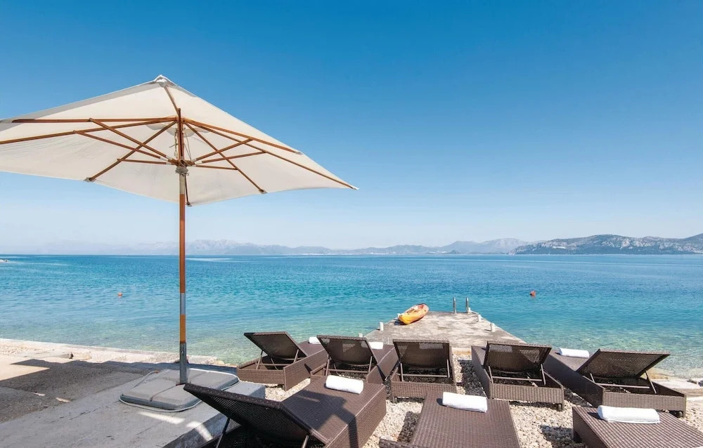 Awesome Home in Sreser with Hot Tub, WiFi & 4 Bedrooms