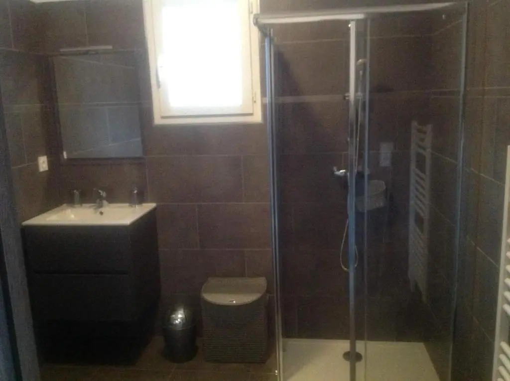 charmant studio dans résidence neuve et calme