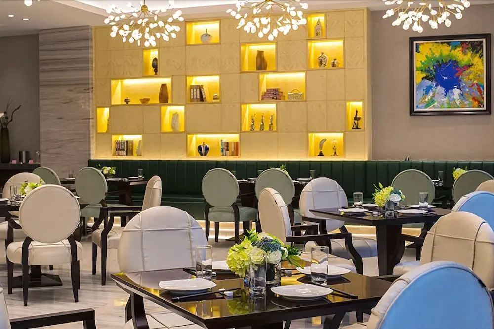 Rich Hotel