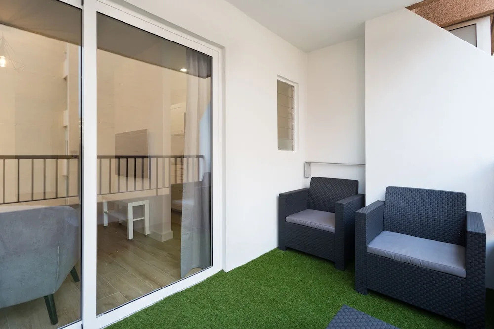 HomeLike Moderm Center Apartment