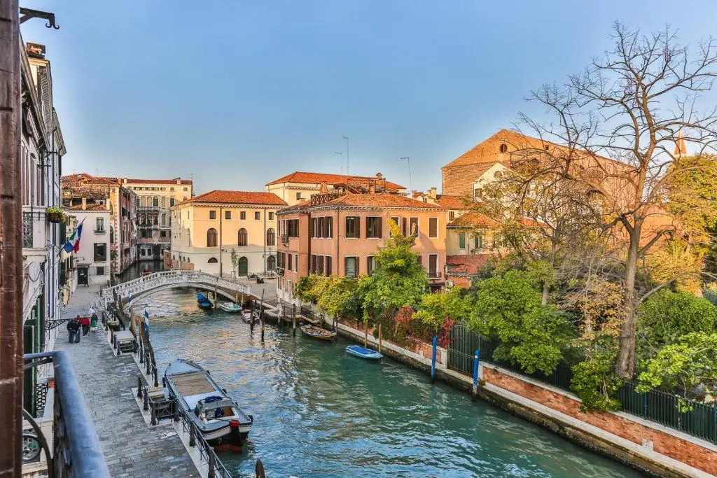 Ca Dei Greci Canal View