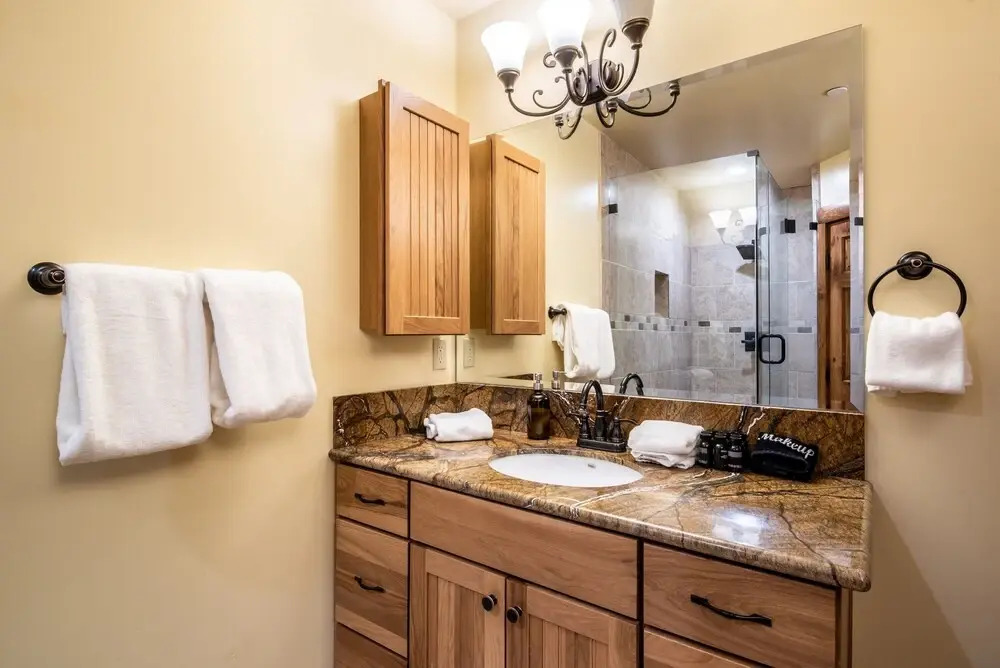 48 - Whispering Aspen Lodge 3 Bedroom Home by Redawning