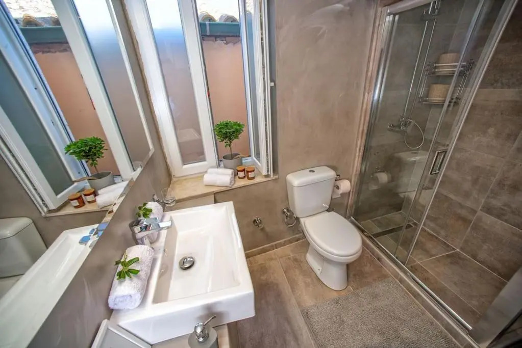 Newly Renovated 1730's Venetian Loft (02) !
