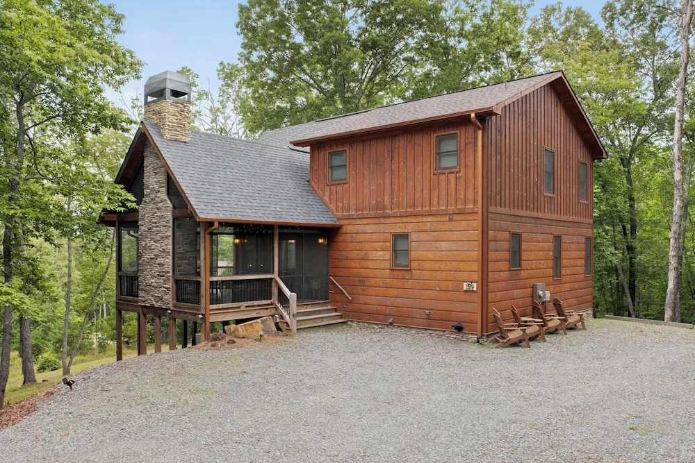 Luxury Mineral Bluff Cabin With Deck & Hot Tub!