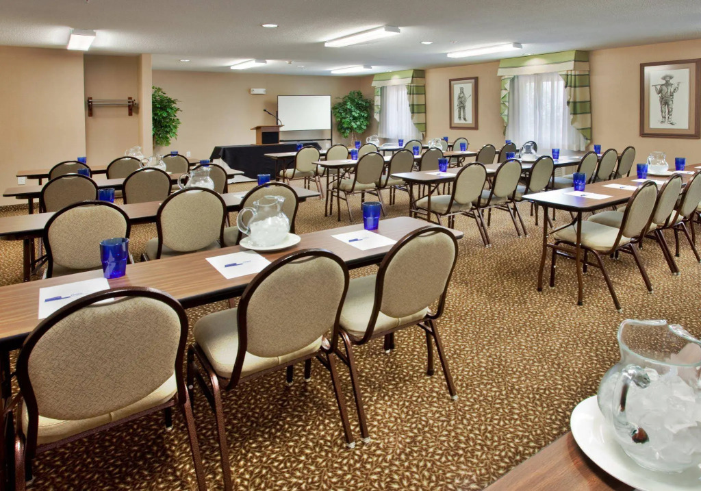 Holiday Inn Express Warrenton by IHG