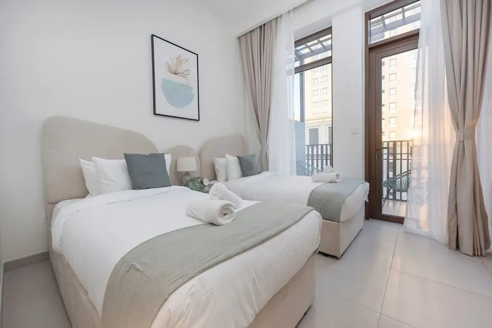 Peaceful 4-bedroom Bright Kitchen Space in Dubai Creek Harbour