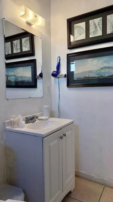 Art King Suite With Priv Bath