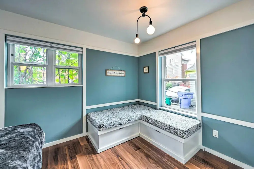 2 Mi to Capitol Hill & Lumen Field! Seattle Escape