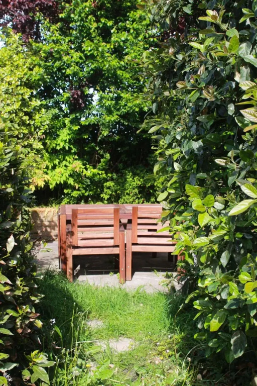 Cheerful 2 Bedroom Family Home With Private Garden