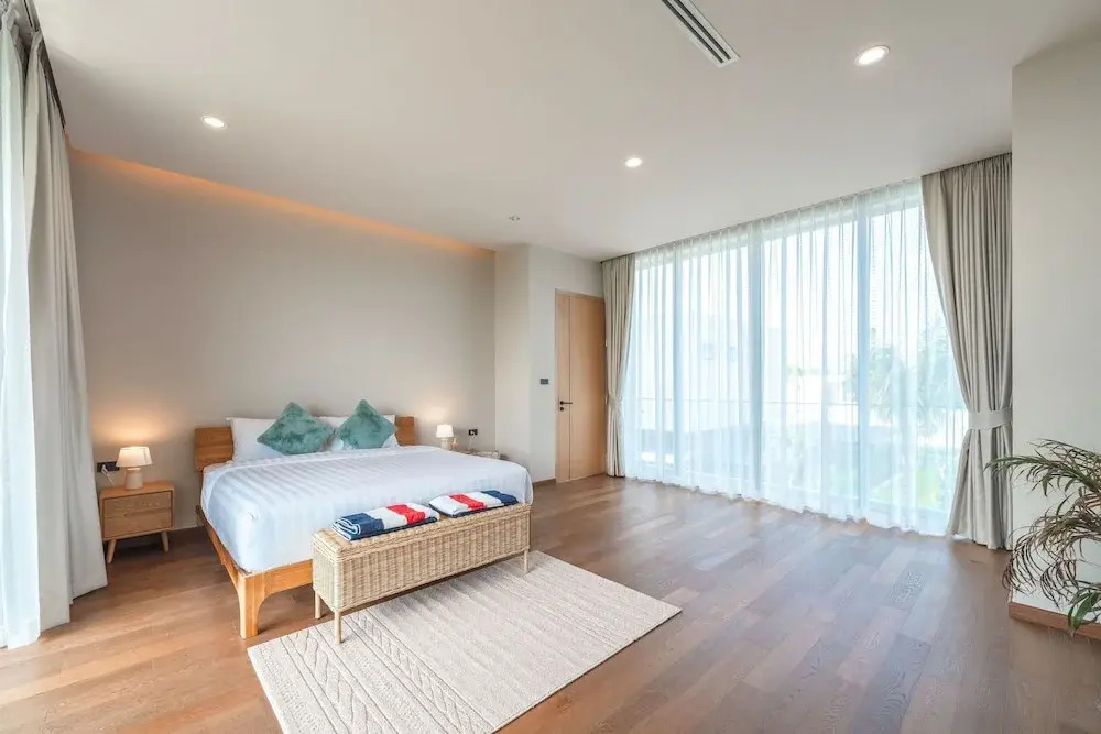Modern 2-Level Pool Villa Long One A5