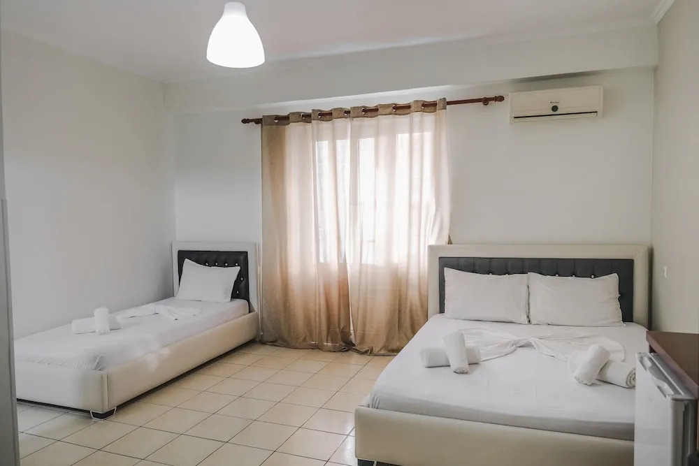 Foris rooms