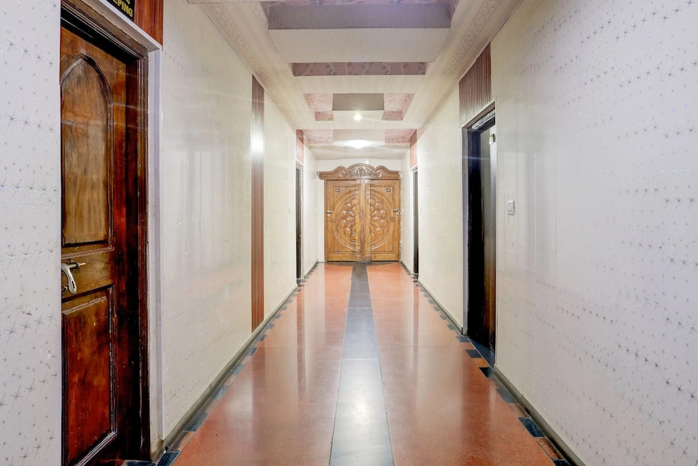 Hotel Rahul Deluxe