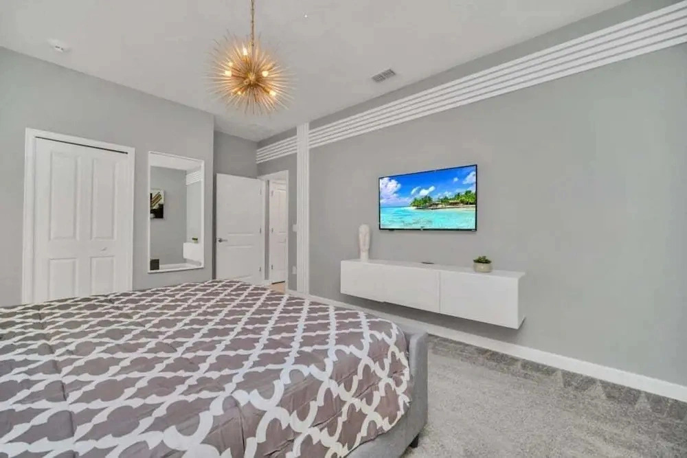 Family Home 9 BR 8 Min to Disney