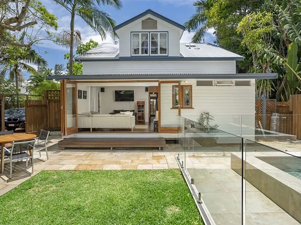 Skye Lodge Byron Bay - Walk to town in 5 minutes!