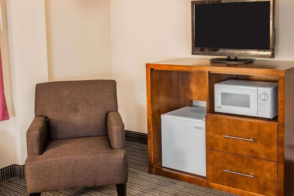 Country Inn & Suites by Radisson, Battle Creek, MI