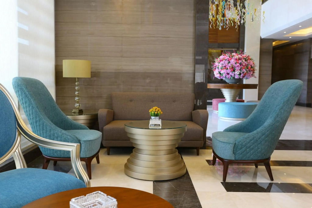 Weekend Hotel Sari