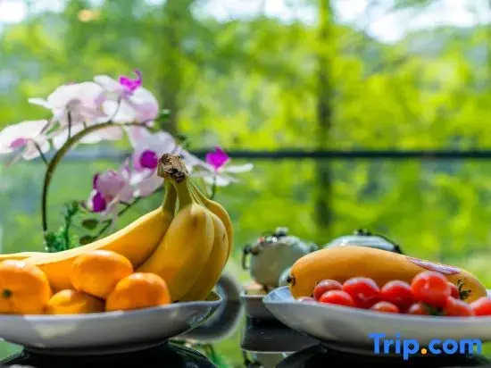 Yinxi Tangquan B&B