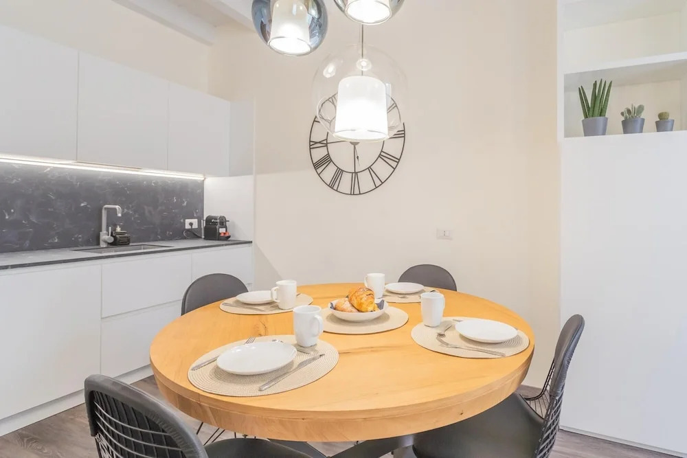 Modern & Stylish Apartment in Como City by Rent all Como