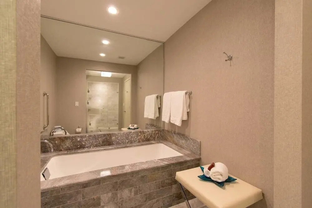 Luxury Beachfront Studio-with Daily Cleaning