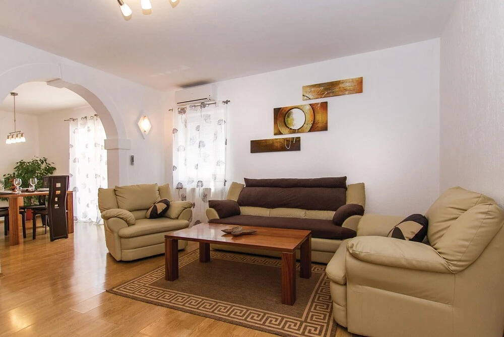 Amazing Home in Nedescina With Wifi and 5 Bedrooms