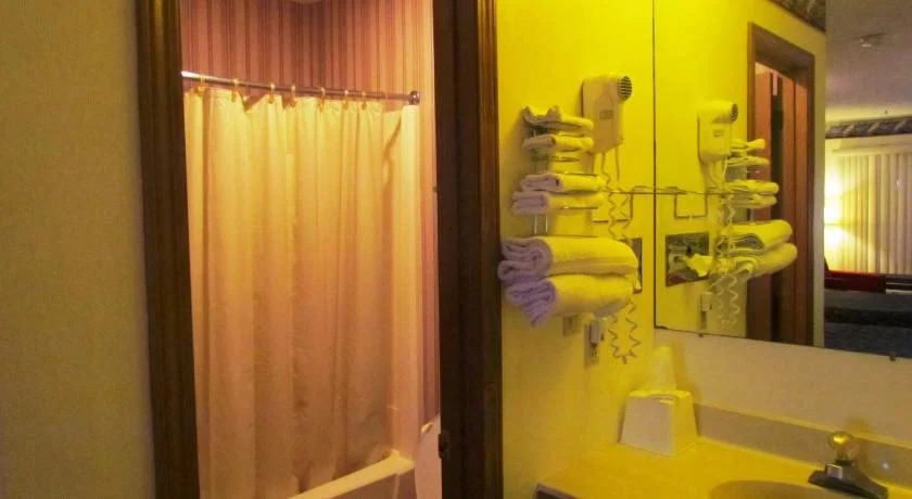 Travel Inn & Suites