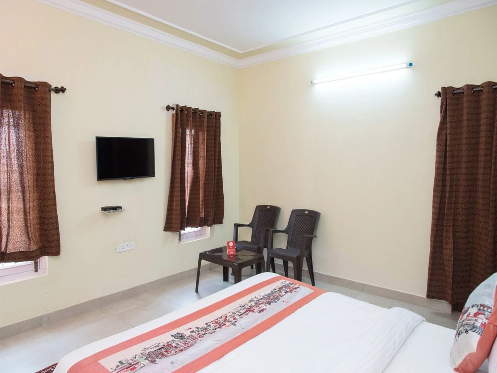 OYO Home 11064 Spacious 3BHK